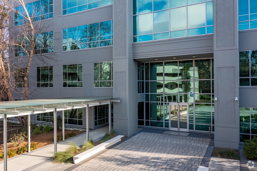 More Photos Of 6655 Peachtree Dunwoody Rd, Atlanta Office For Sale