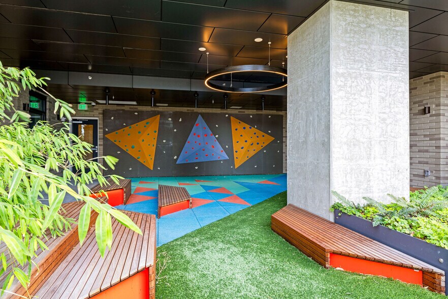 More Photos Of 2315 4th Ave, Seattle Multifamily For Sale