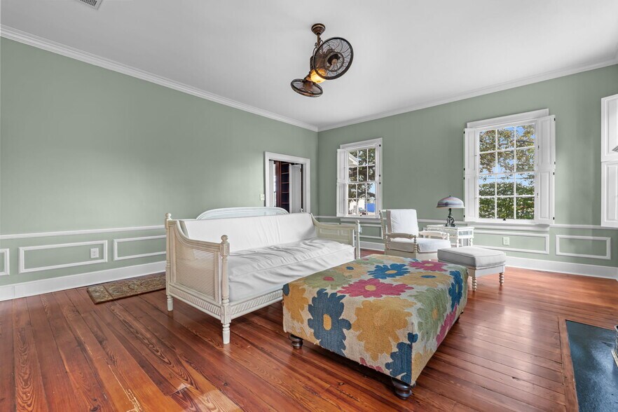 More Photos Of 202 W Main St, Sanford Office Residential For Lease
