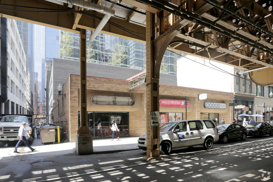 Primary Photo Of 174-178 N Wells St, Chicago Storefront For Sale