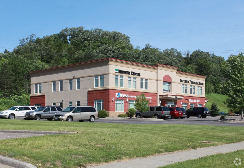 More Photos Of 1561 Commerce Ct, River Falls Office For Lease