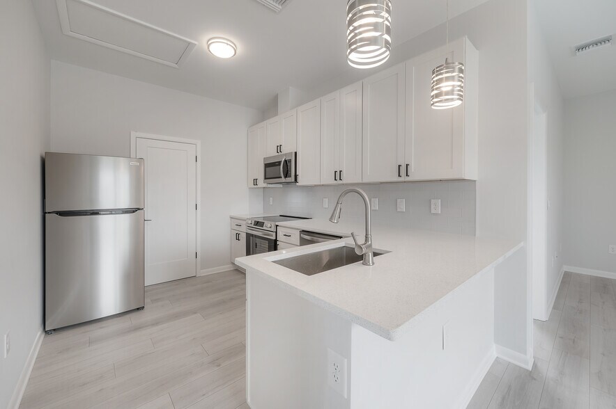 More Photos Of 3921 State St, Tampa Specialty For Sale