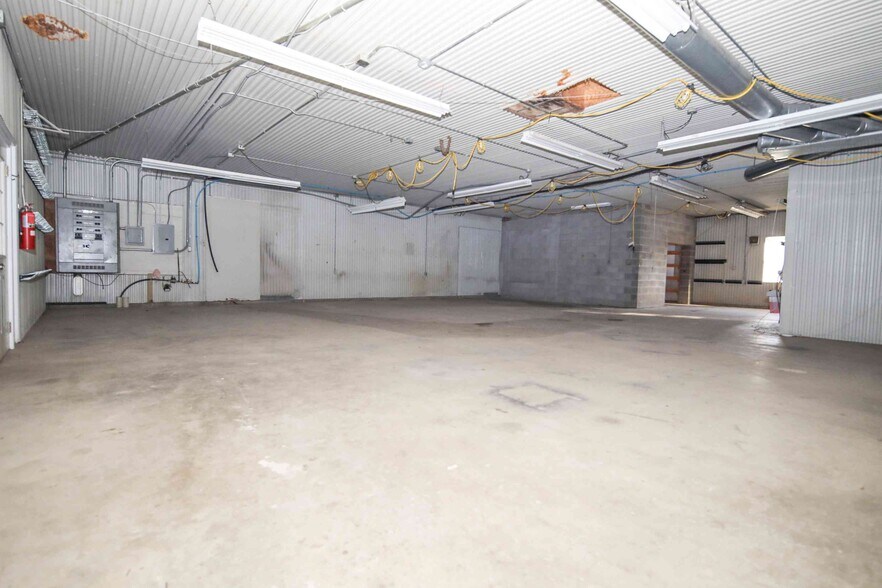 More Photos Of 62240 Bailey Rd, Barnesville Warehouse For Lease