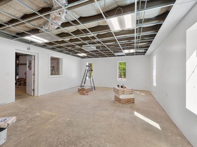 More Photos Of 93 Thompson St, Asheville Manufacturing For Lease