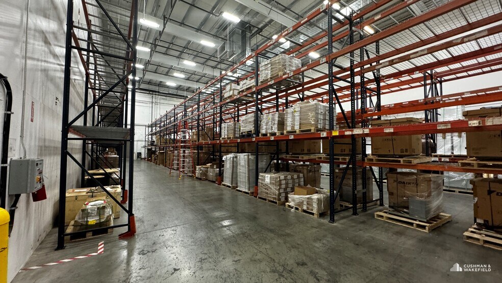 More Photos Of 31815 Great Western Dr, Windsor Manufacturing For Lease