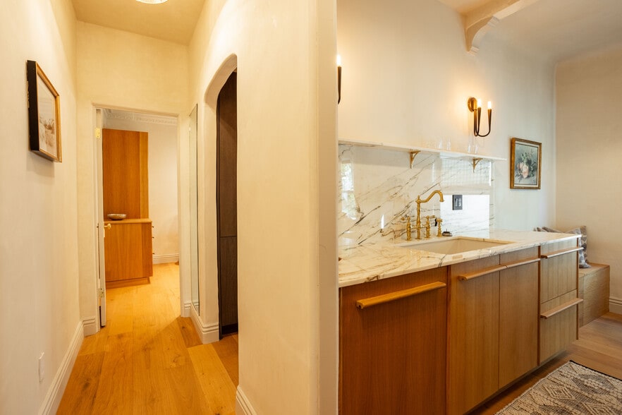 More Photos Of 144 N Clark Dr, Beverly Hills Apartments For Sale