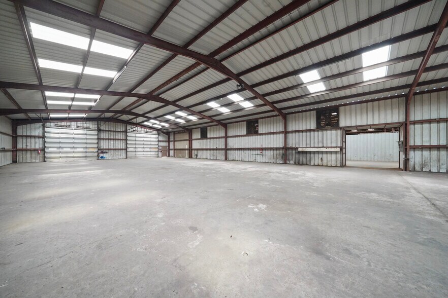 More Photos Of 213 FM 1314, Conroe Manufacturing For Lease