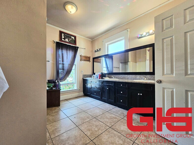 More Photos Of 695 N Main St, Pomona Apartments For Sale