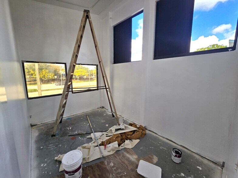 More Photos Of 5800-5820 N University Dr, Fort Lauderdale Storefront Retail Office For Lease