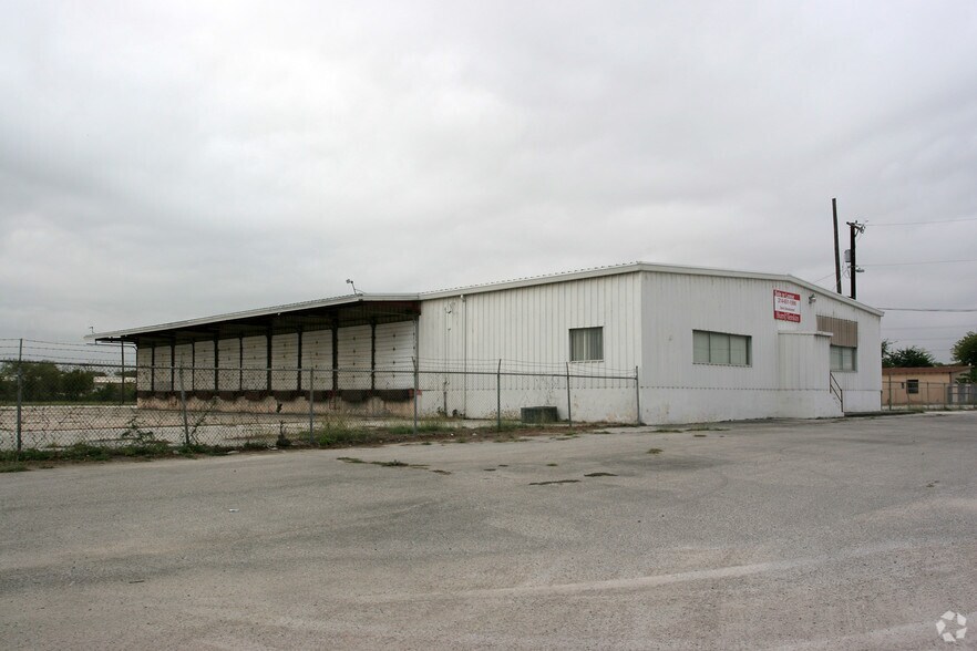 More Photos Of 2026 W Malone Ave, San Antonio Warehouse For Lease