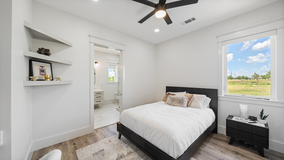 More Photos Of 2924 Ruger Dr, Royse City Service For Lease