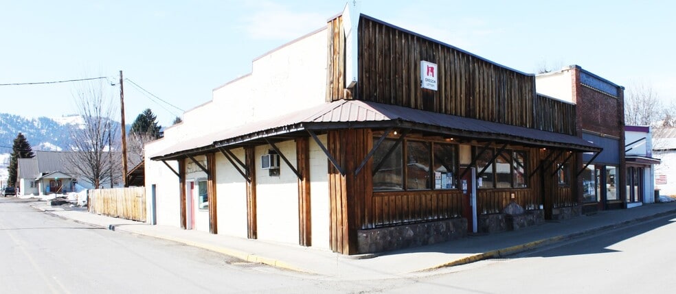 More Photos Of 105 N Main St, Halfway Restaurant For Sale