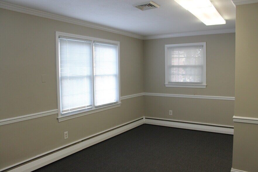 More Photos Of 237 W Lancaster Ave, Devon Office For Lease