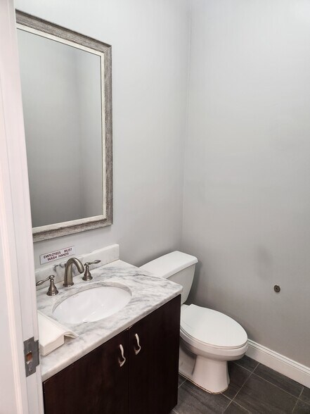 More Photos Of 18 Oliver St, Newark Office For Lease