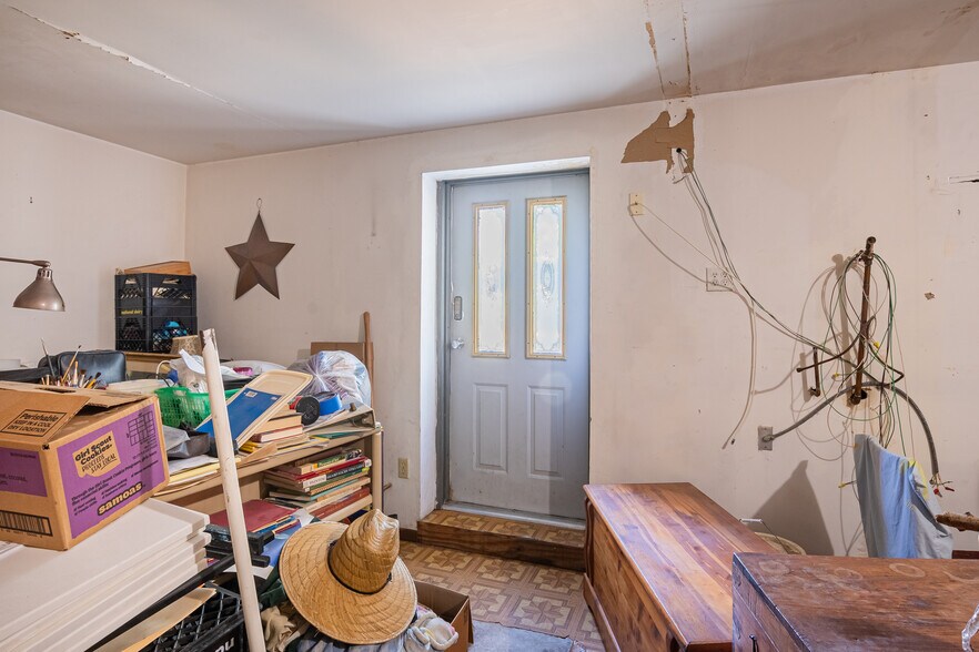 More Photos Of 220 Davenport Blvd, Davenport General Retail For Sale