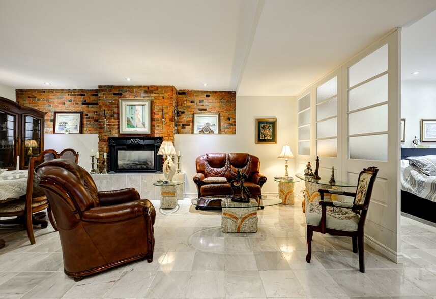 More Photos Of 1041-1043 Rue Berri, Montréal Storefront Retail Residential For Sale