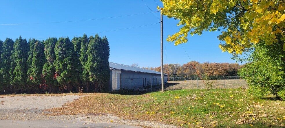 More Photos Of 20966 Monroe St, Mason City Flex For Sale