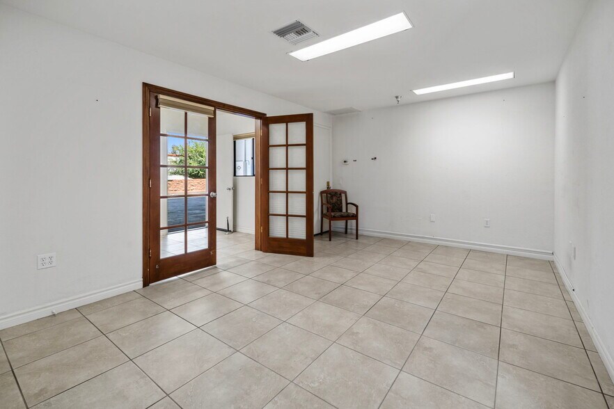 More Photos Of 501 Industrial Way, Fallbrook Manufacturing For Lease