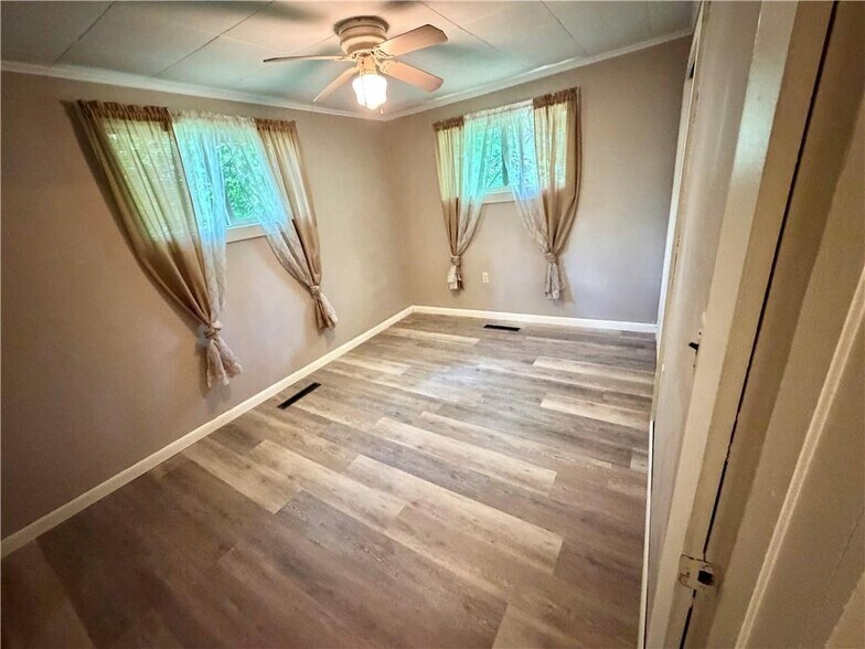 More Photos Of 35 Eaton Ave, Norwich Apartments For Sale