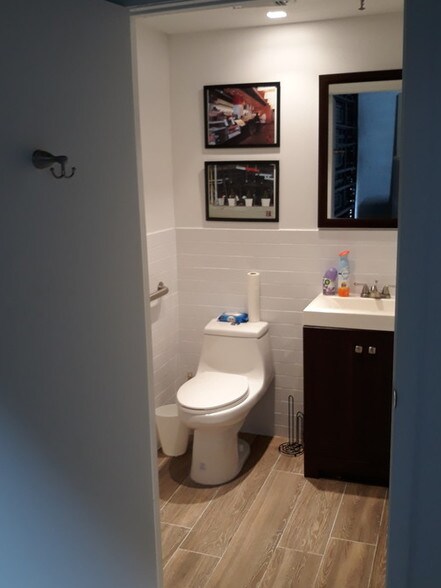 More Photos Of 3965 Investment Ln, West Palm Beach Showroom For Lease