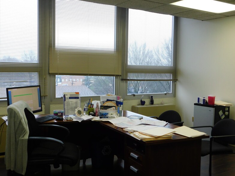 More Photos Of 200 Little Falls St, Falls Church Office For Lease