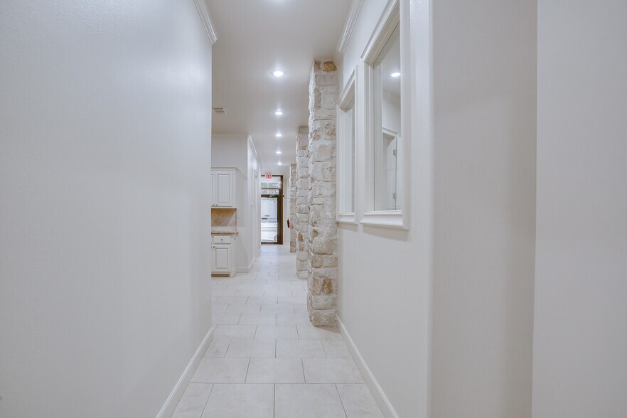 More Photos Of 5760 40th St, Lubbock Office For Lease