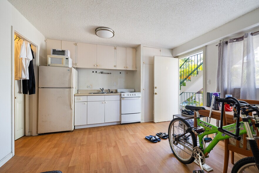 More Photos Of 437 Namahana St, Honolulu Apartments For Sale
