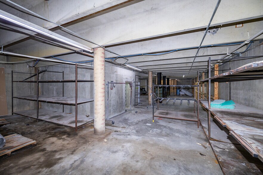 More Photos Of 11209 W Kellogg, Wichita Auto Dealership For Sale