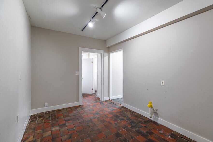 More Photos Of 1601 Jackson St, La Crosse General Retail For Lease