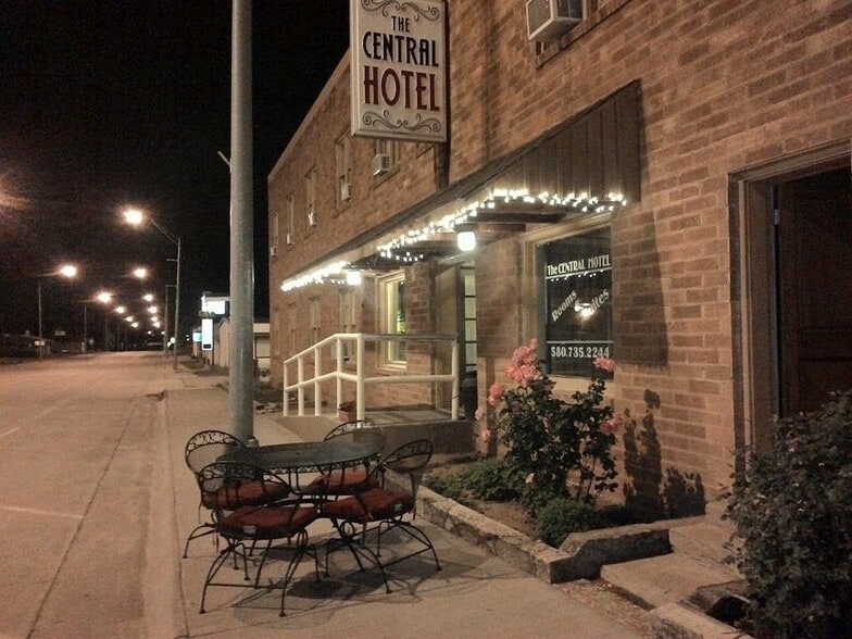 More Photos Of 202 S Hoy St, Buffalo Hotel For Sale