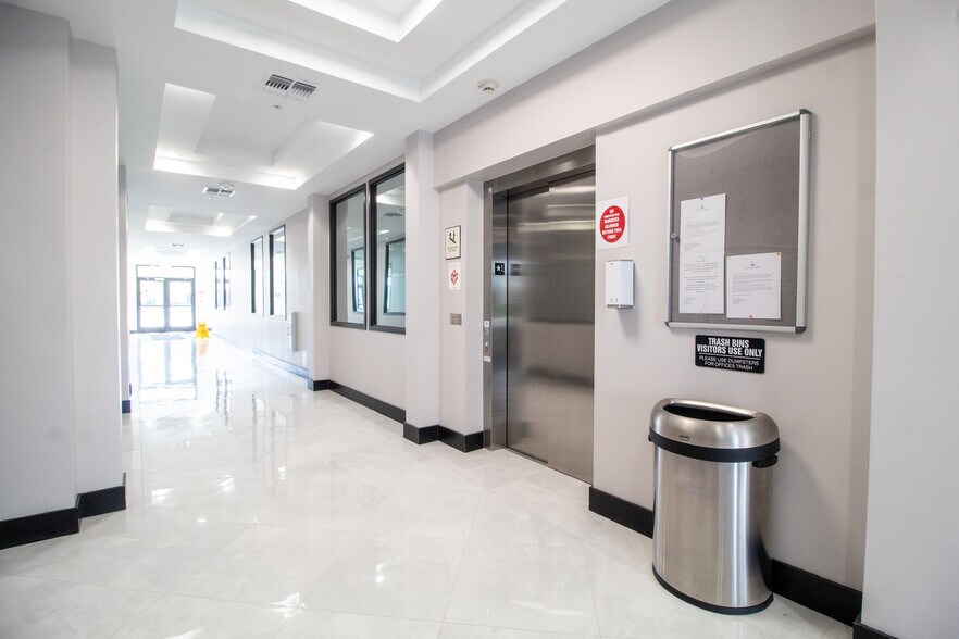 More Photos Of 13564 Village Park Dr, Orlando Office For Lease