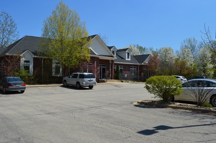 More Photos Of 181 S Lincolnway, North Aurora Medical For Sale