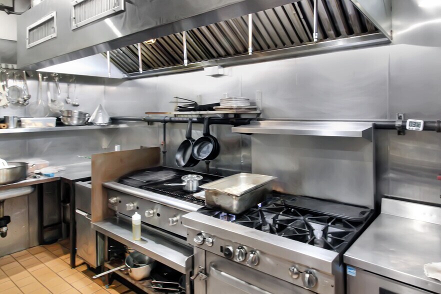 More Photos Of 325-327 Stuyvesant Ave, Brooklyn Storefront Retail Residential For Lease