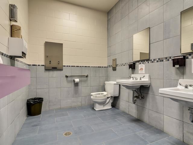 More Photos Of 107-111 Rue Maclaren E, Gatineau General Retail For Lease