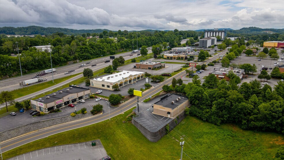 More Photos Of 3176 Linden Dr, Bristol Freestanding For Lease