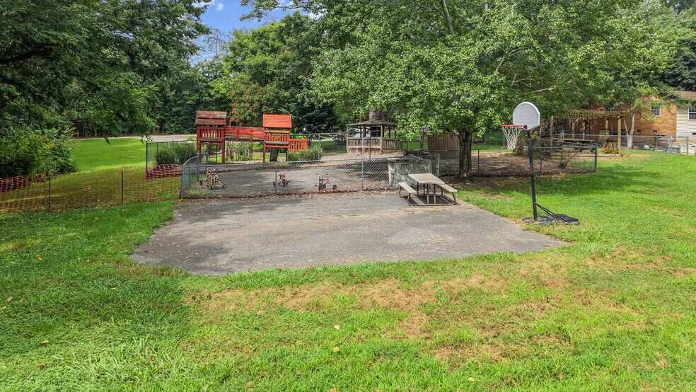 More Photos Of 11749 Snyder Rd, Knoxville Daycare Center For Sale
