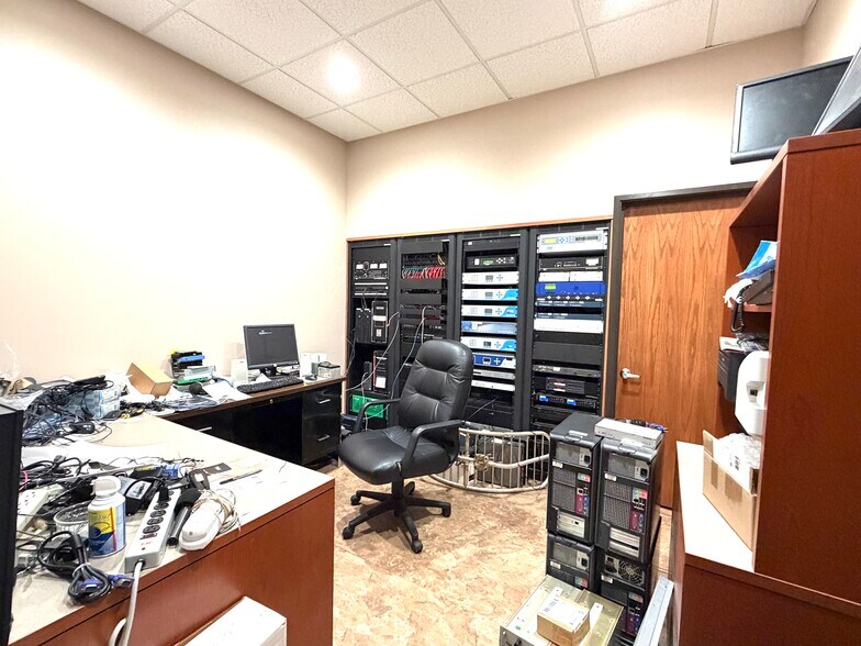 More Photos Of 26 E 3 Mile Rd, Sault Sainte Marie Office For Sale