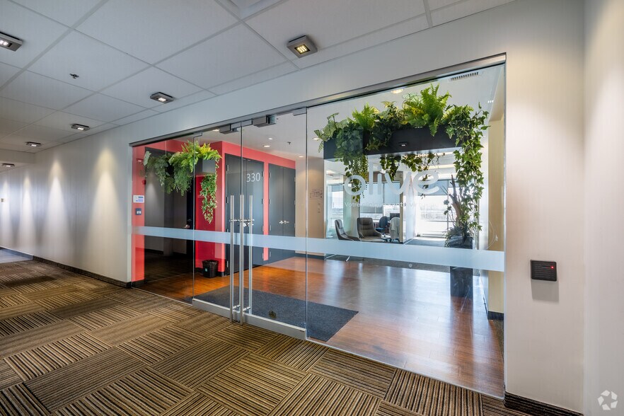 More Photos Of 7055 Boul Taschereau, Brossard Office For Lease