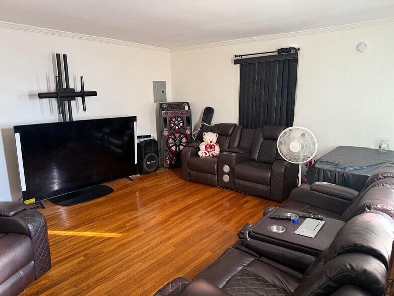 More Photos Of 11715 200th St, Saint Albans Multifamily For Sale