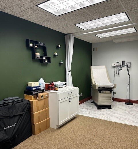 More Photos Of 707 Ridgeview Dr, McHenry Flex For Sale