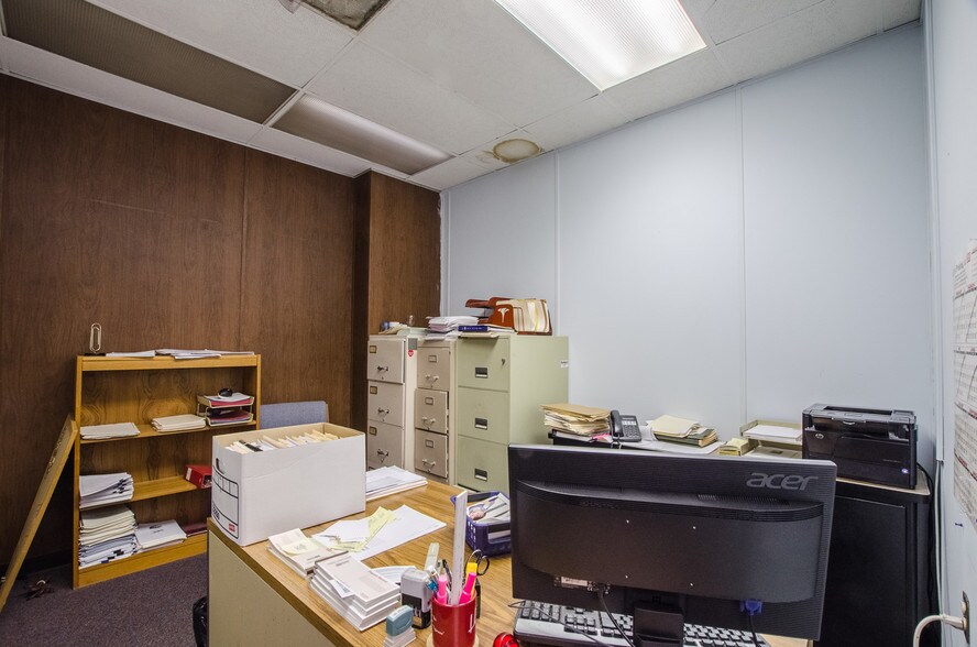 More Photos Of 35 N Park St, Mansfield Office For Sale
