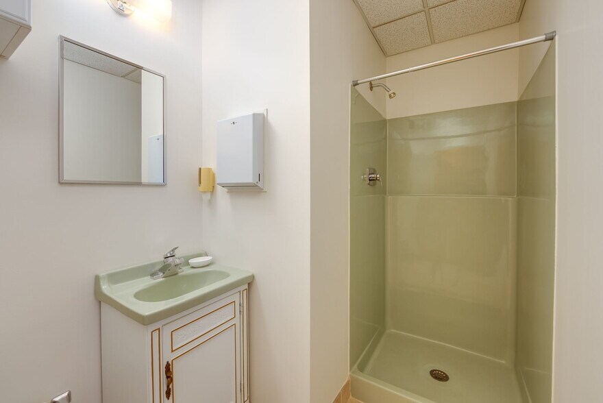 More Photos Of 8303 Arlington Blvd, Fairfax Medical For Sale