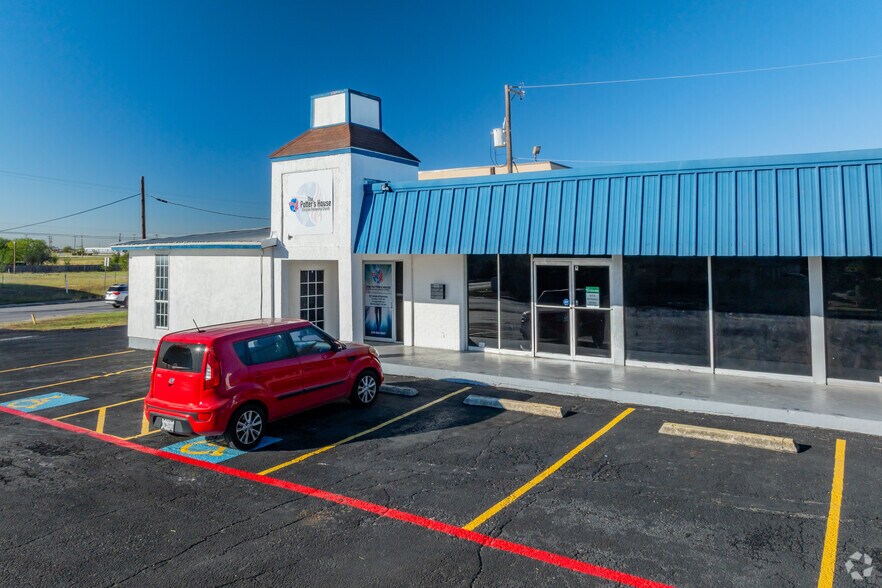 More Photos Of 4801-4809 Lakebend West Dr, San Antonio Freestanding For Sale