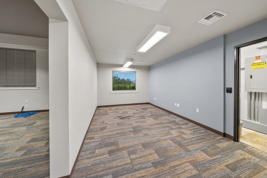 More Photos Of 2166 NW Vine St, Grants Pass Medical For Sale