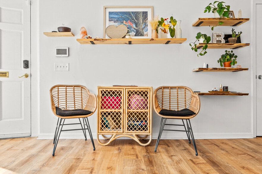 More Photos Of 694 Pont Reading Rd, Ardmore Storefront Retail Residential For Sale