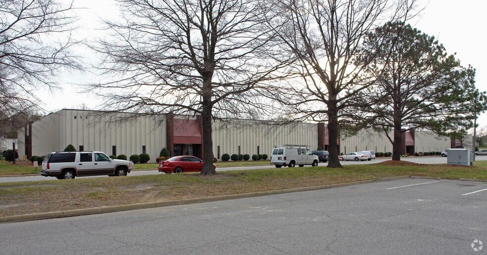 More Photos Of 911 Live Oak Dr, Chesapeake Warehouse For Lease
