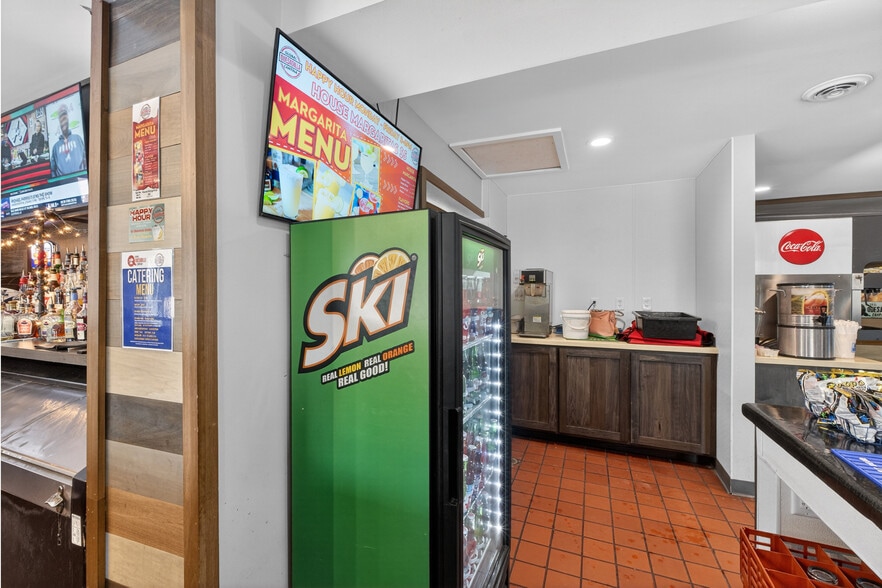 More Photos Of 8713 Gravois Rd, Saint Louis Restaurant For Sale