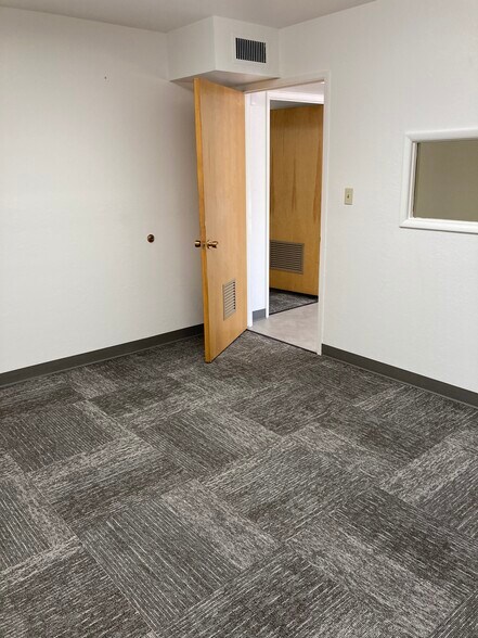 More Photos Of 820 Kuenzli St, Reno Flex For Lease