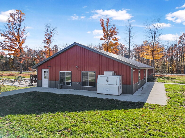 More Photos Of 10422 Cadillac Hwy, Thompsonville Hotel For Sale