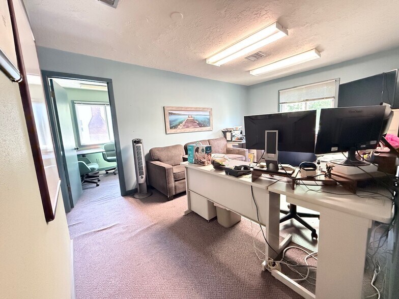 More Photos Of 3501-3511 SE Milwaukie Ave, Portland Office For Sale